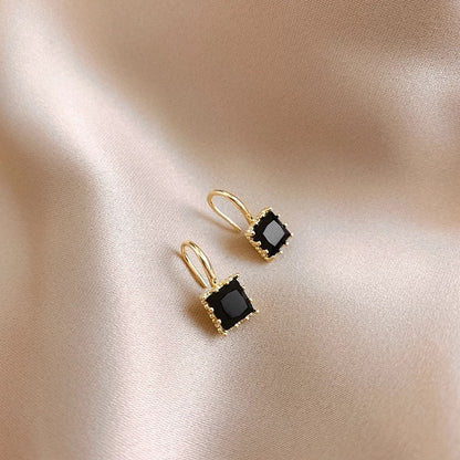 Simple Black White Irregular Polyhedron Pendant Small Earrings 2025 New Girl Unusual Earrings Fashion Korean Jewelry For Woman